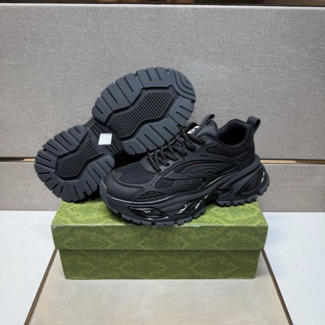 大胆 シンボリック プレイフル GUCCI グッチ コピー スニーカー 独創 カラフル アイコニック