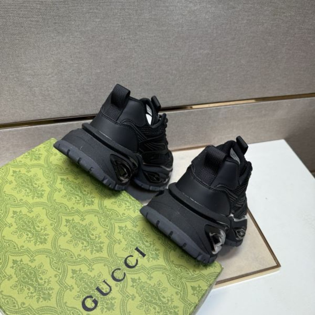 大胆 シンボリック プレイフル GUCCI グッチ コピー スニーカー 独創 カラフル アイコニック
