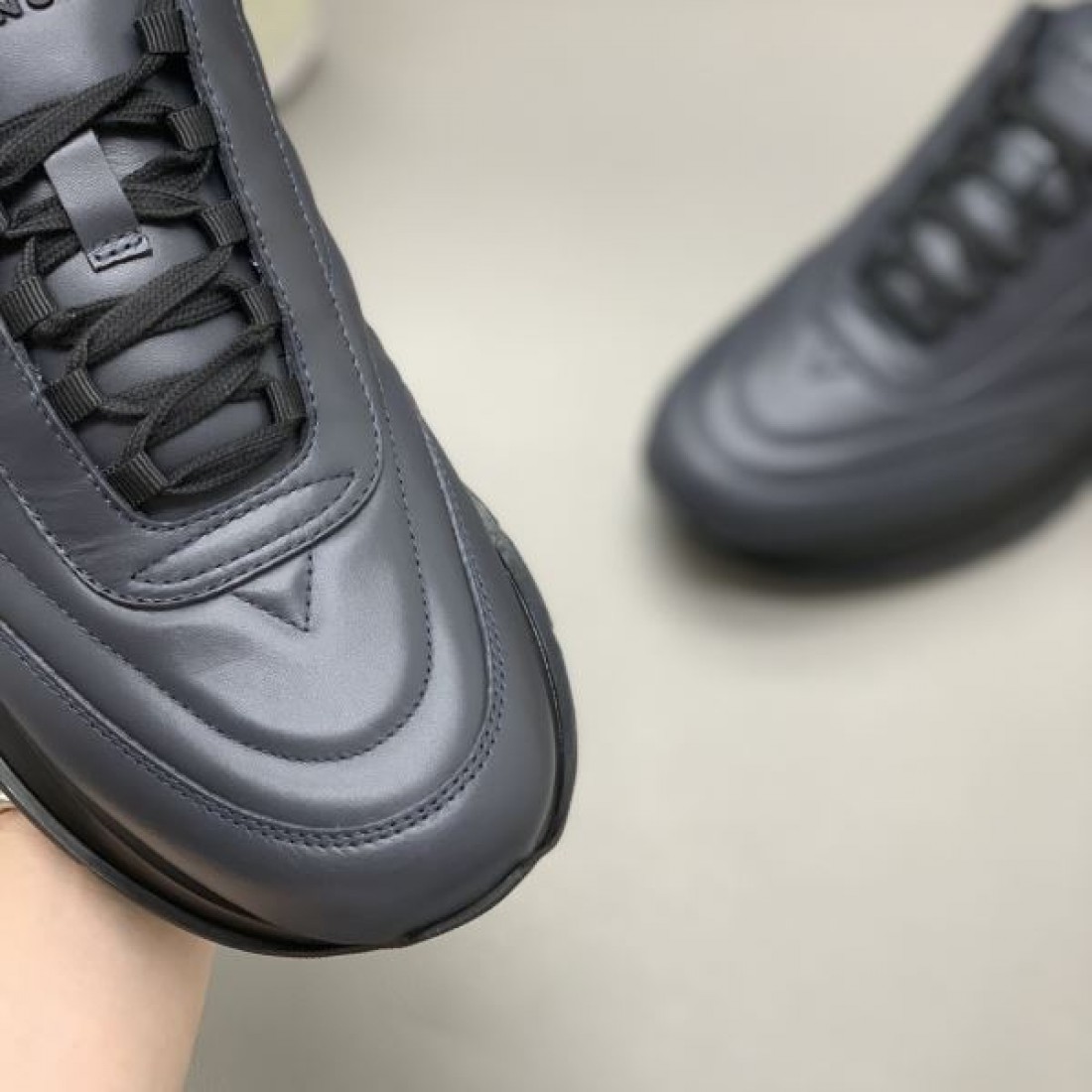 4Gロゴ 大胆 グラマラス GIVENCHY ジバンシィ コピー スニーカー 圧巻 魅力的 特別