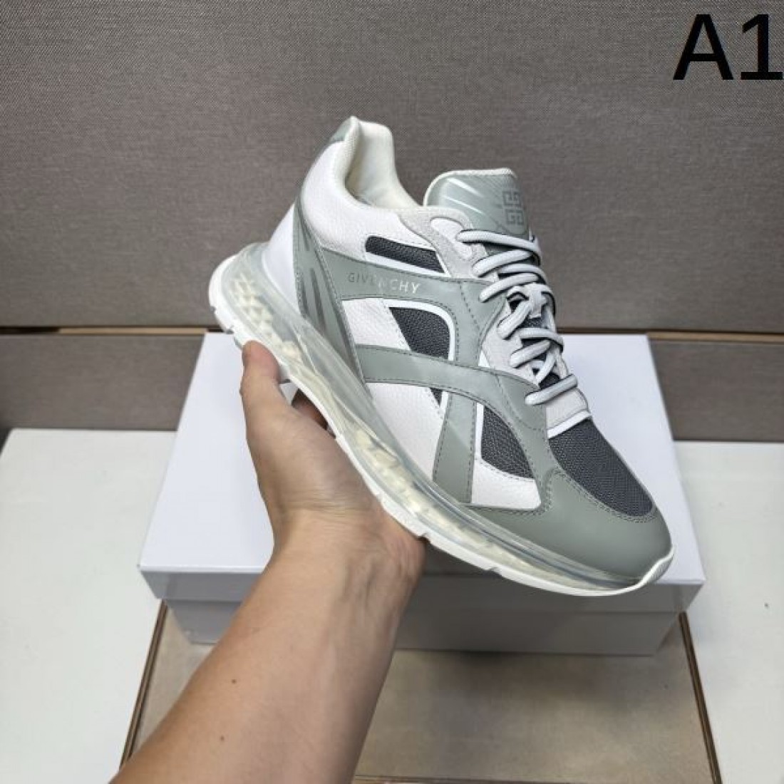 ゴシック シャープ モノクロ GIVENCHY ジバンシィ コピー スニーカー クール エッジ