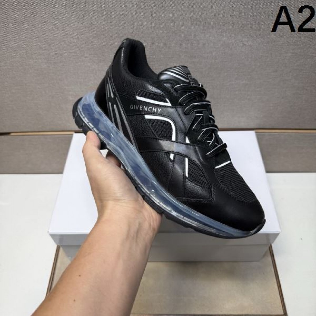 ゴシック シャープ モノクロ GIVENCHY ジバンシィ コピー スニーカー クール エッジ 