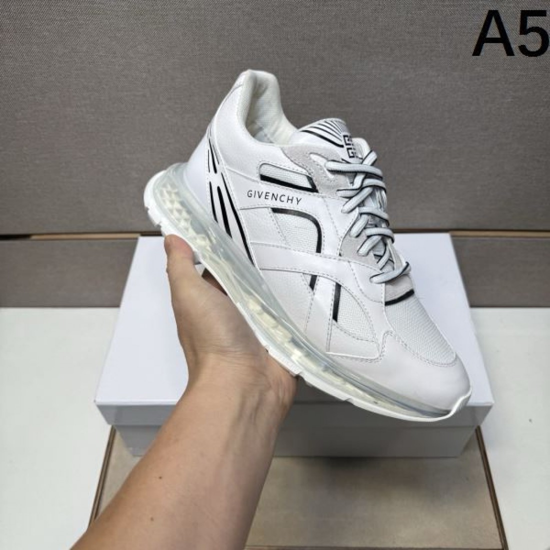 ゴシック シャープ モノクロ GIVENCHY ジバンシィ コピー スニーカー クール エッジ 