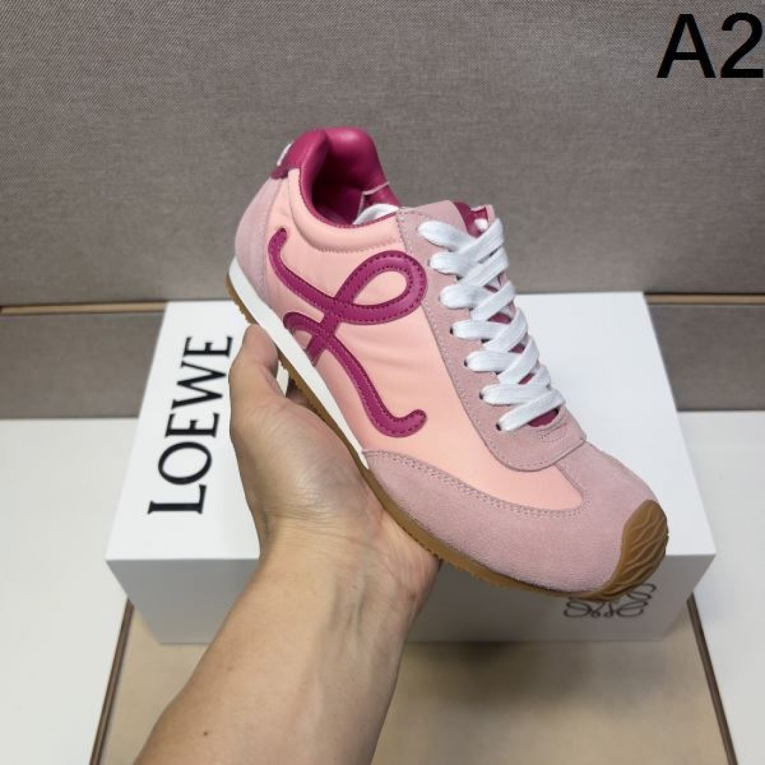 アナグラム レザー 洗練 LOEWE ロエベ コピー スニーカー 上質 気品 モダン