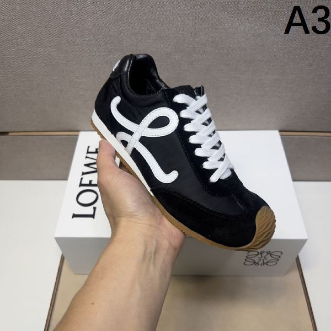 アナグラム レザー 洗練 LOEWE ロエベ コピー スニーカー 上質 気品 モダン