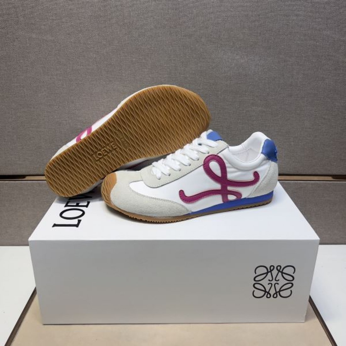 アナグラム レザー 洗練 LOEWE ロエベ コピー スニーカー 上質 気品 モダン