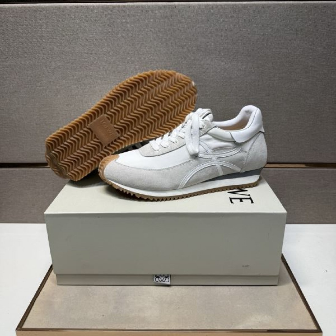 アーティスティック 彫塑的 独創的 LOEWE ロエベ コピー スニーカー しなやか 味わい 