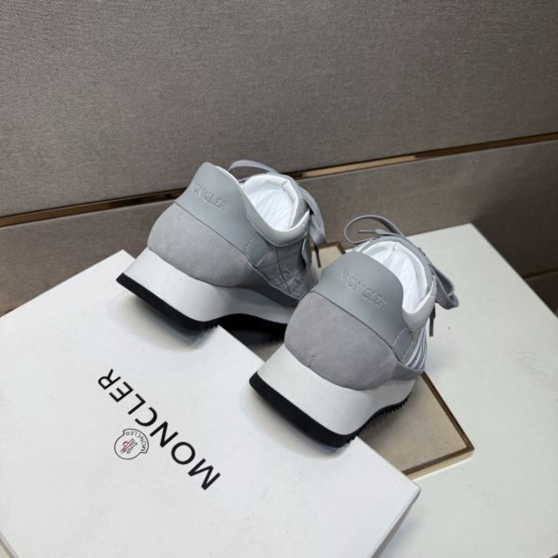 テクニカル モダン スタイリッシュ MONCLER モンクレール コピー スニーカー 都会的 洗練 