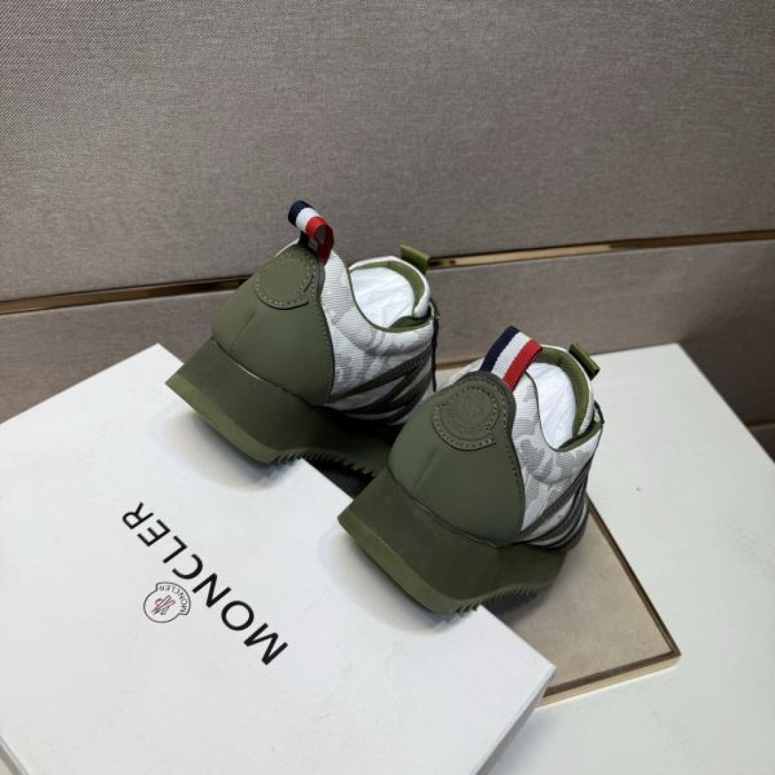 アルペン 機能美 防寒 MONCLER モンクレール コピー スニーカー 軽量 快適 上質