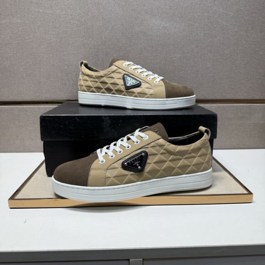 スタイリッシュ 軽量 PRADA プラダ コピー スニーカー 通気性 柔軟