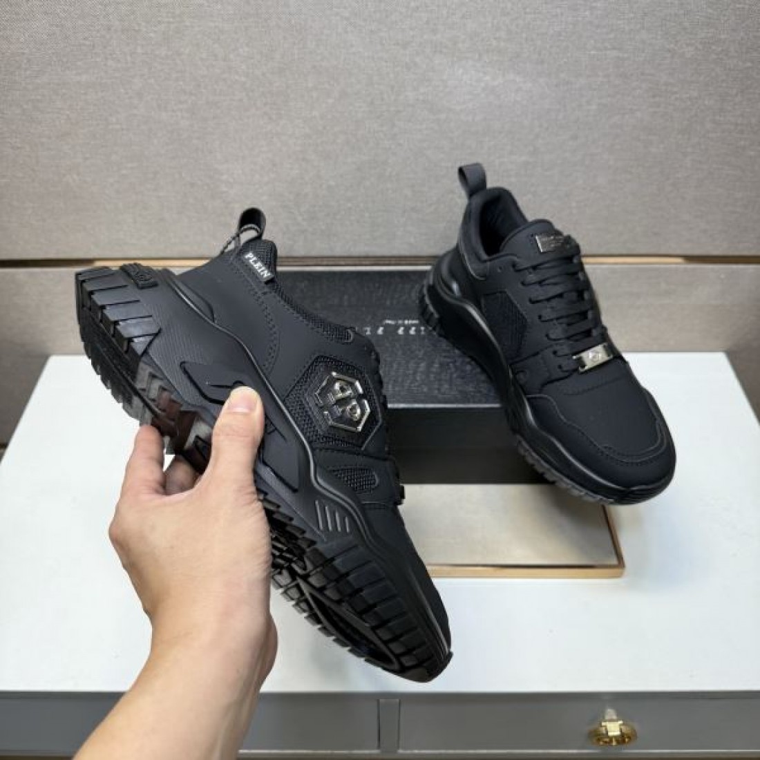  大胆 高品質 PHILIPP PLEIN フィリッププレイン コピー スニーカー 存在感 格好良い