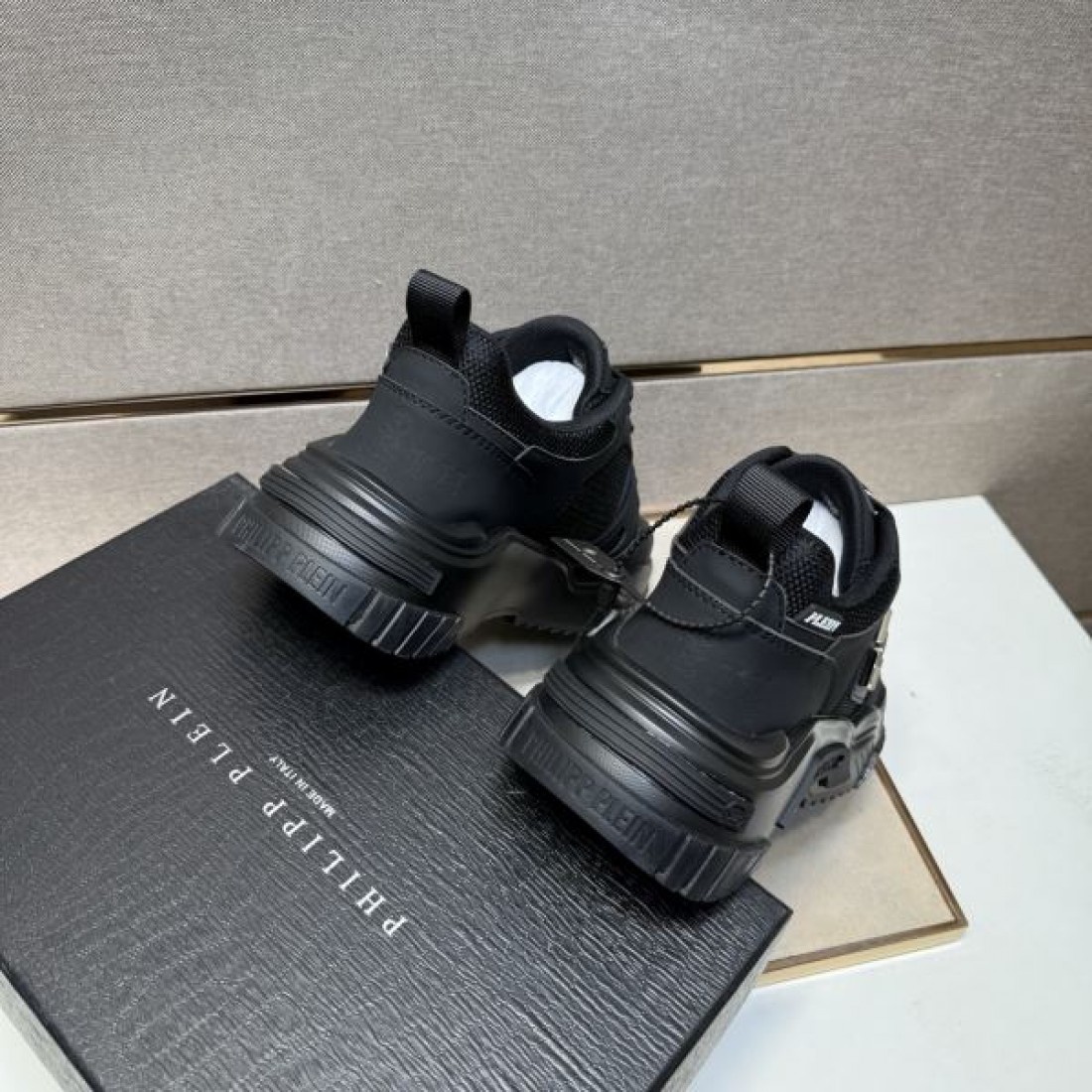  大胆 高品質 PHILIPP PLEIN フィリッププレイン コピー スニーカー 存在感 格好良い