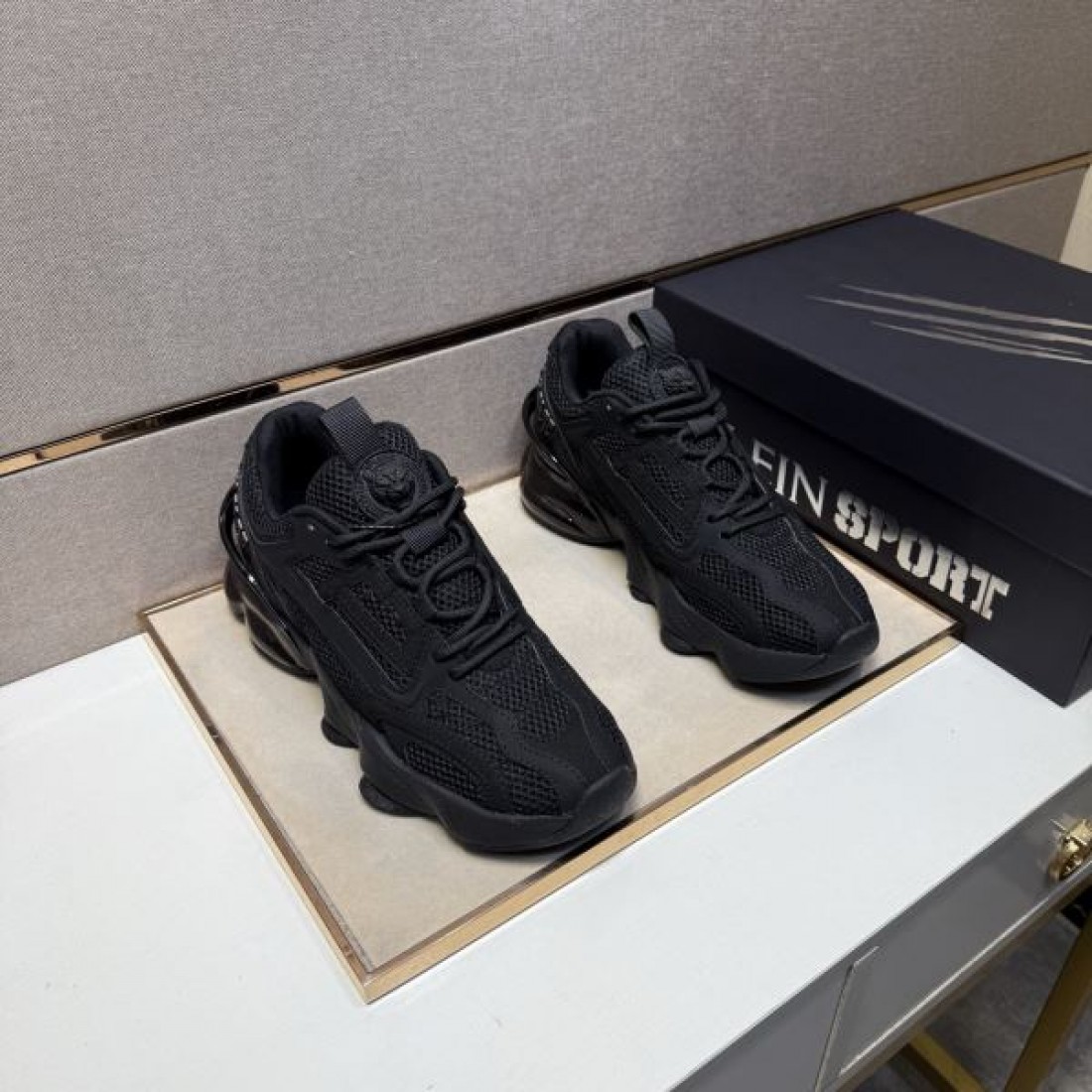 クール モダン PHILIPP PLEIN フィリッププレイン コピー スニーカー スタイリッシュ 上質