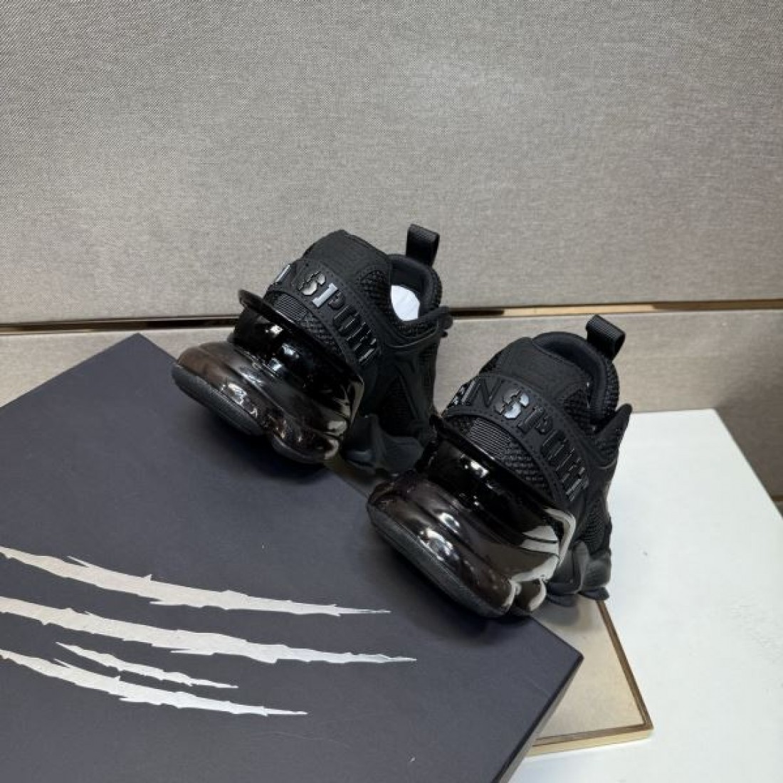 クール モダン PHILIPP PLEIN フィリッププレイン コピー スニーカー スタイリッシュ 上質