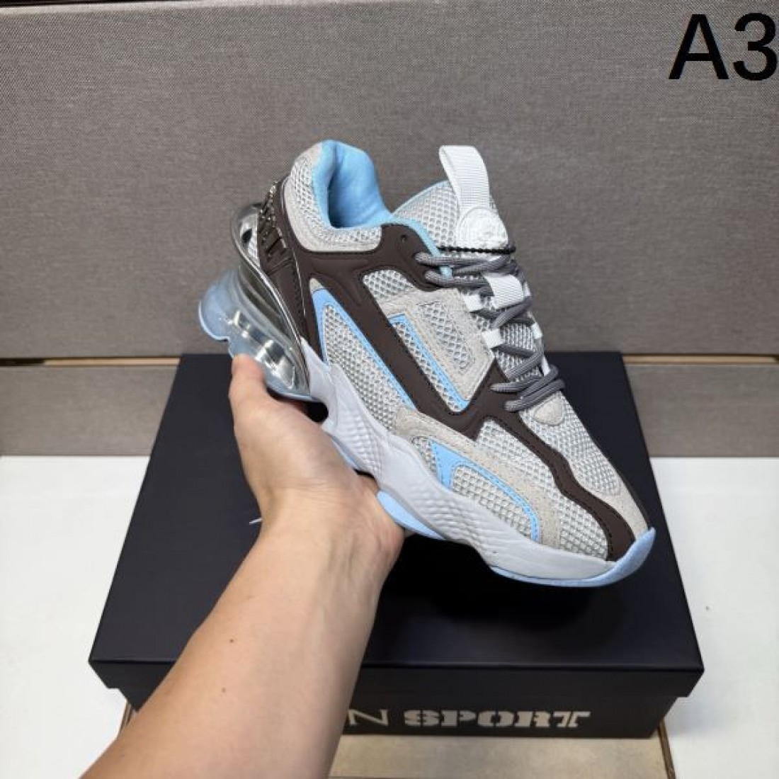 スポーティ 洗練 PHILIPP PLEIN フィリッププレイン コピー スニーカー 迫力 高級感