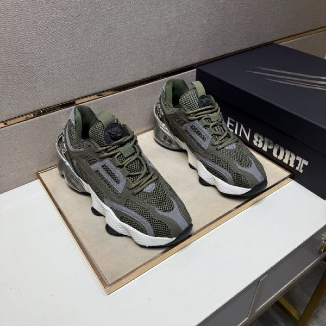 スポーティ 洗練 PHILIPP PLEIN フィリッププレイン コピー スニーカー 迫力 高級感