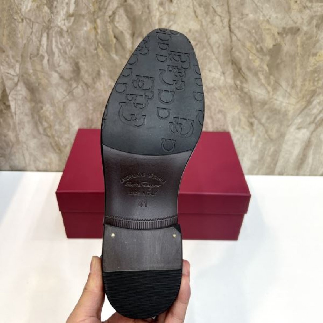 エナメル ビット 装飾的 FERRAGAMO サルヴァトーレ フェラガモ コピー ビジネスシューズ 華やか