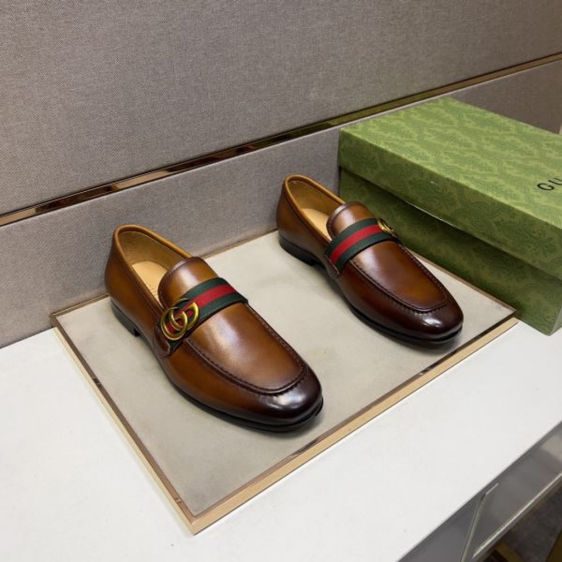 スネーク柄 セクシー シャープ GUCCI コピー グッチ ビジネスシューズ 妖艶 魅力的 大胆