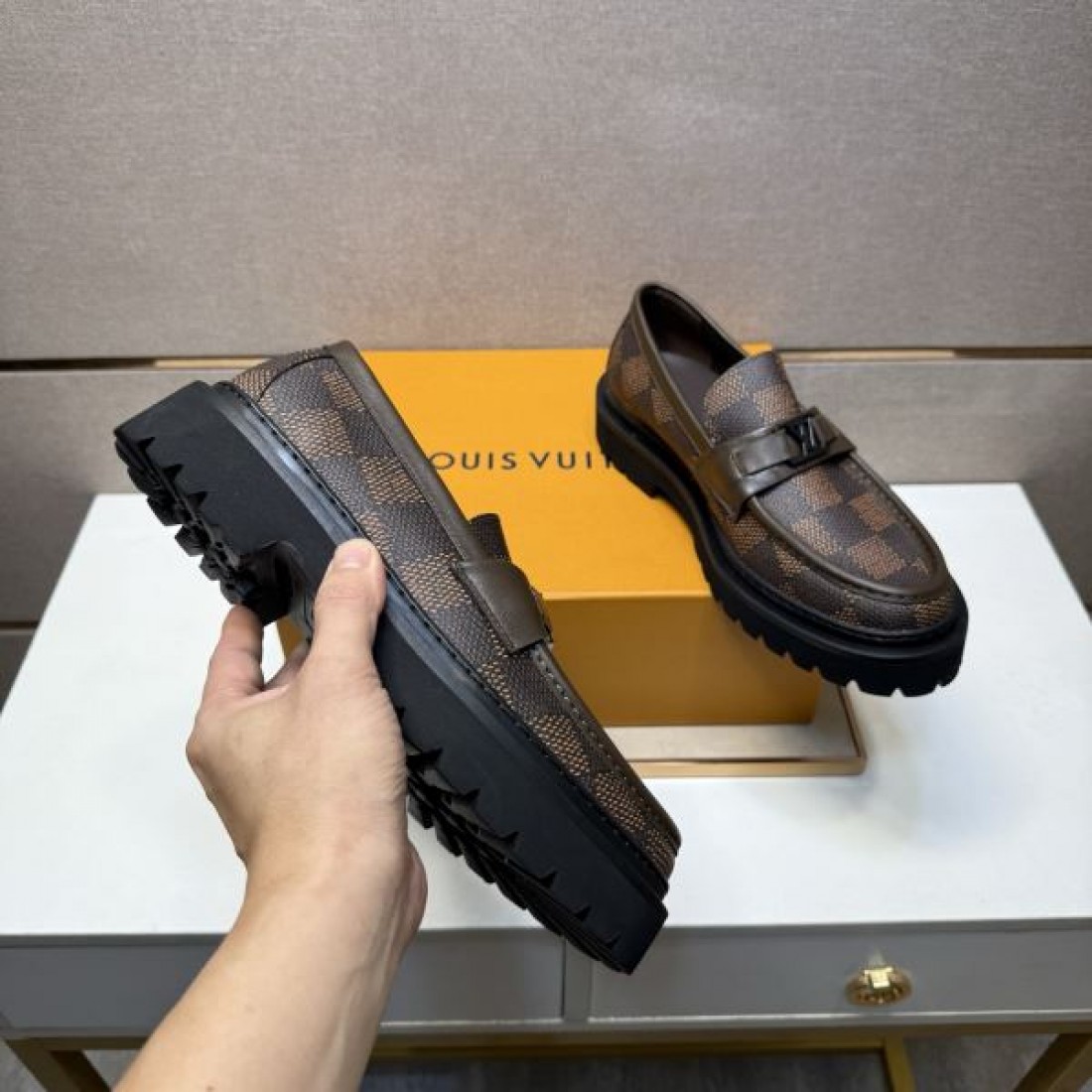 精巧 伝統的 高級 LOUIS VUITTON ルイヴィトン コピー ビジネスシューズ 上品 耐久 優雅