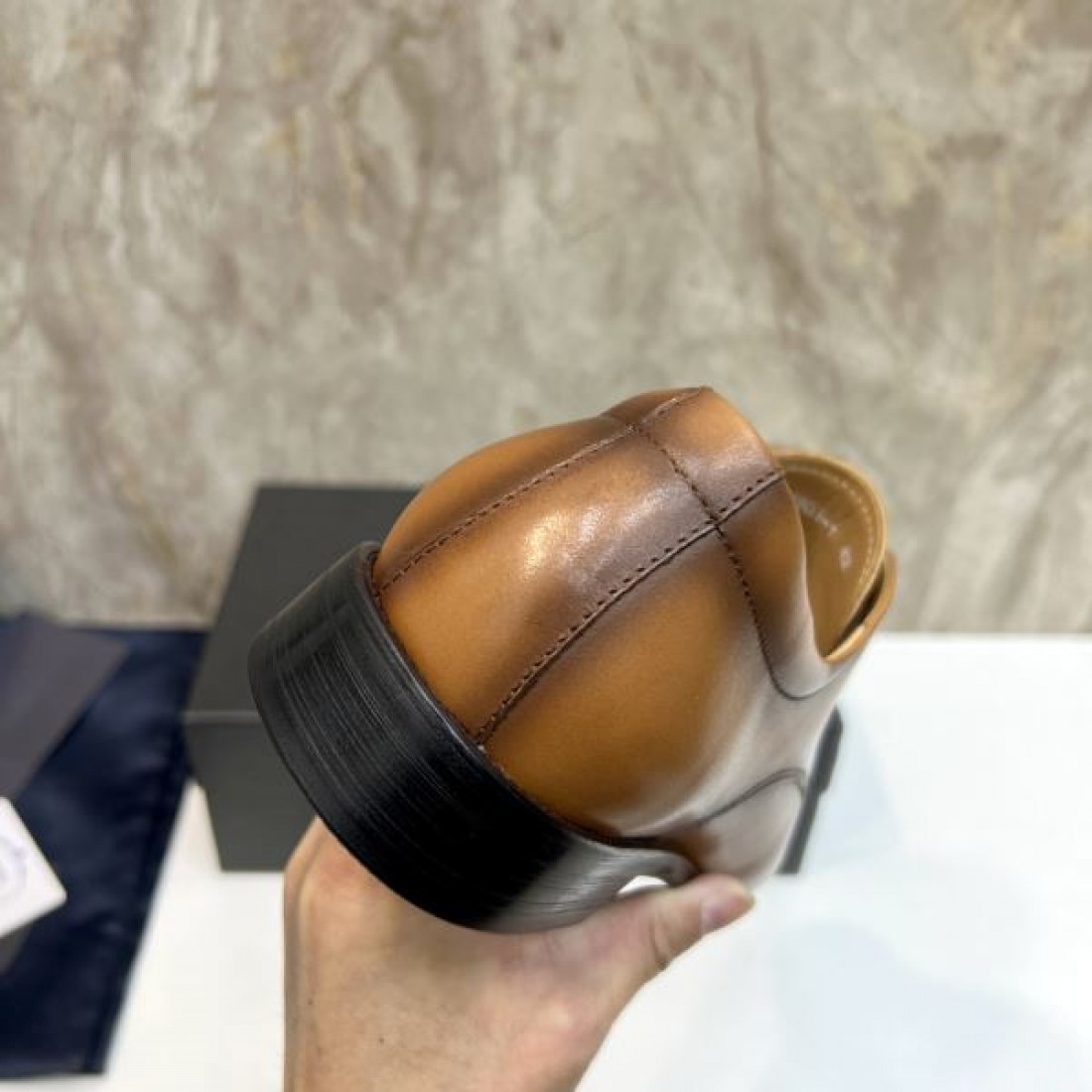 スタイリッシュ 重厚 上質 PRADA プラダ コピー ビジネスシューズ 高級感 美しい 快適