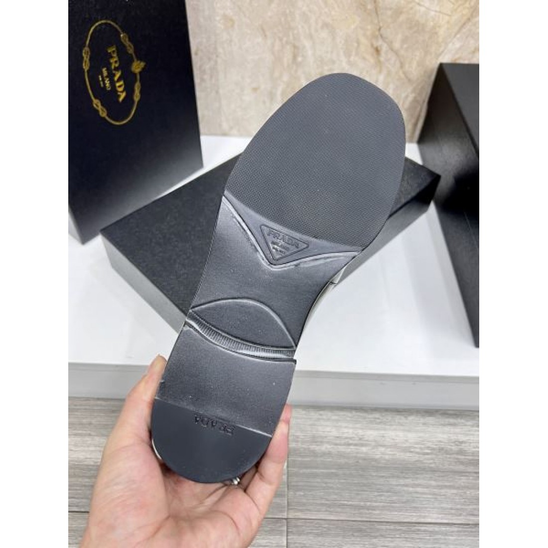 ラグジュアリー 洗練 上質 PRADA プラダ コピー ビジネスシューズ 耐久性 高級感 卓越