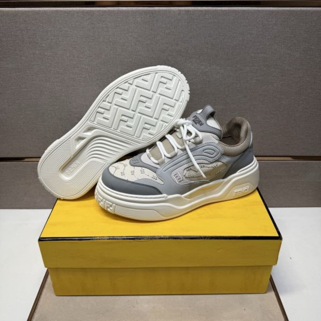 快適 軽量 モダン フェンディ FENDI コピー カジュアルシューズ カッコいい 高品質 柔軟