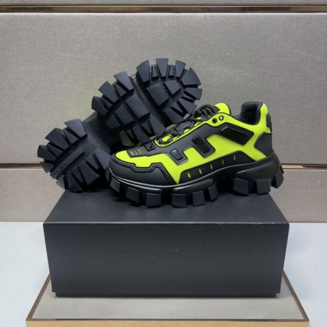 スポーティ 洗練 軽量 PRADA プラダ コピー スニーカー 快適 通気性 高性能