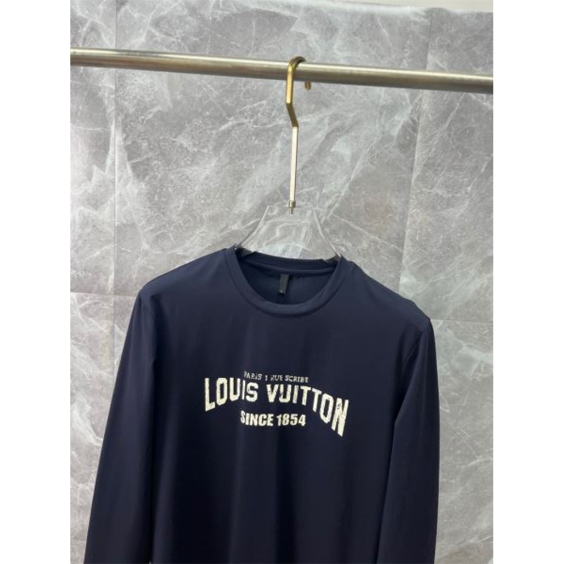 華やか 限定 ルイヴィトン LOUIS VUITTON コピー 長袖Tシャツ 特別 贅沢