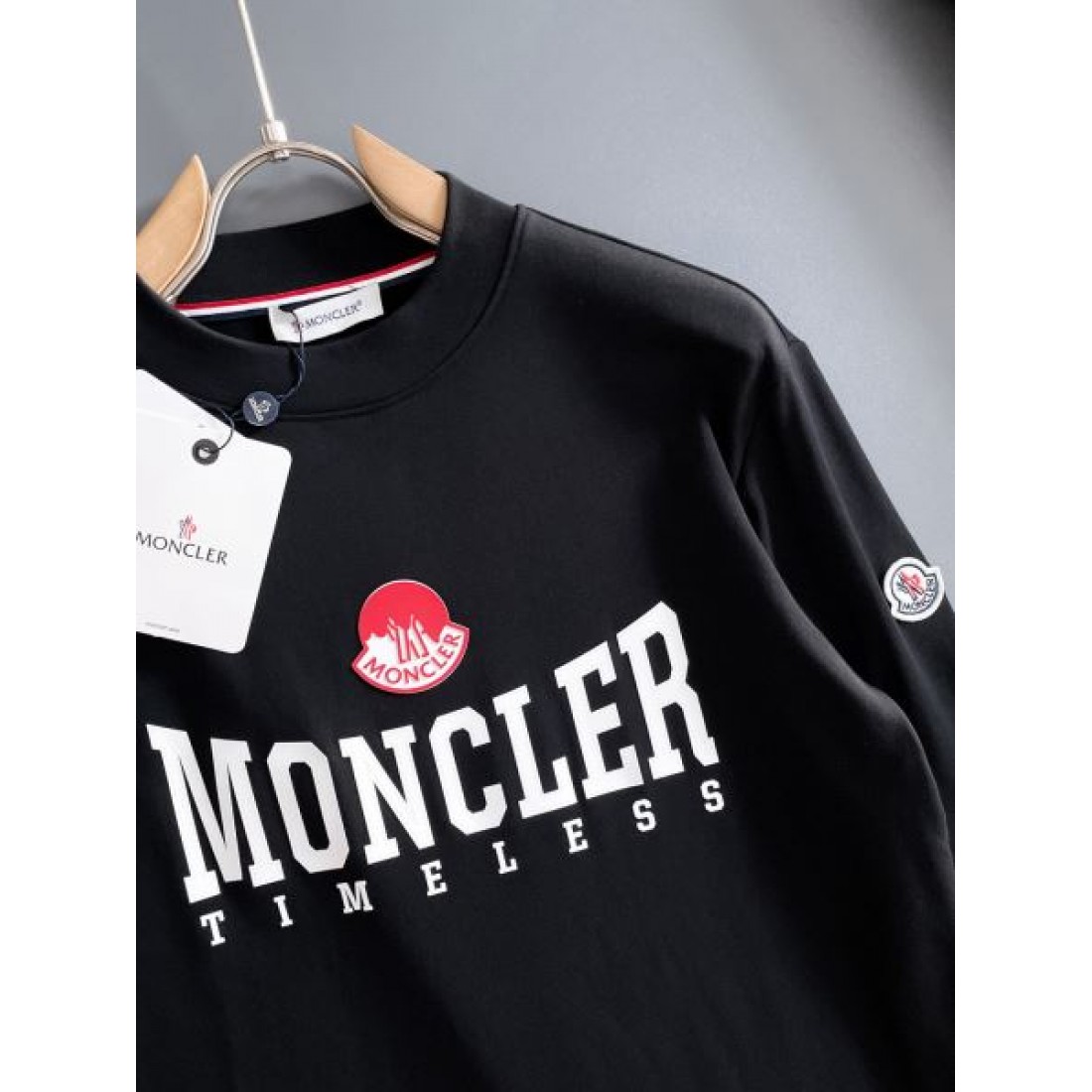  カジュアル 機能性 モンクレール MONCLER コピー 長袖Tシャツ 柔らかい 上品