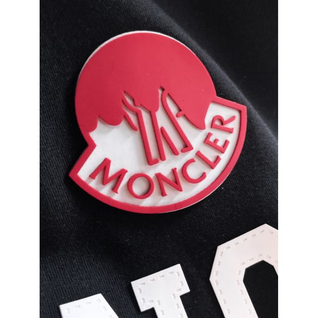  カジュアル 機能性 モンクレール MONCLER コピー 長袖Tシャツ 柔らかい 上品