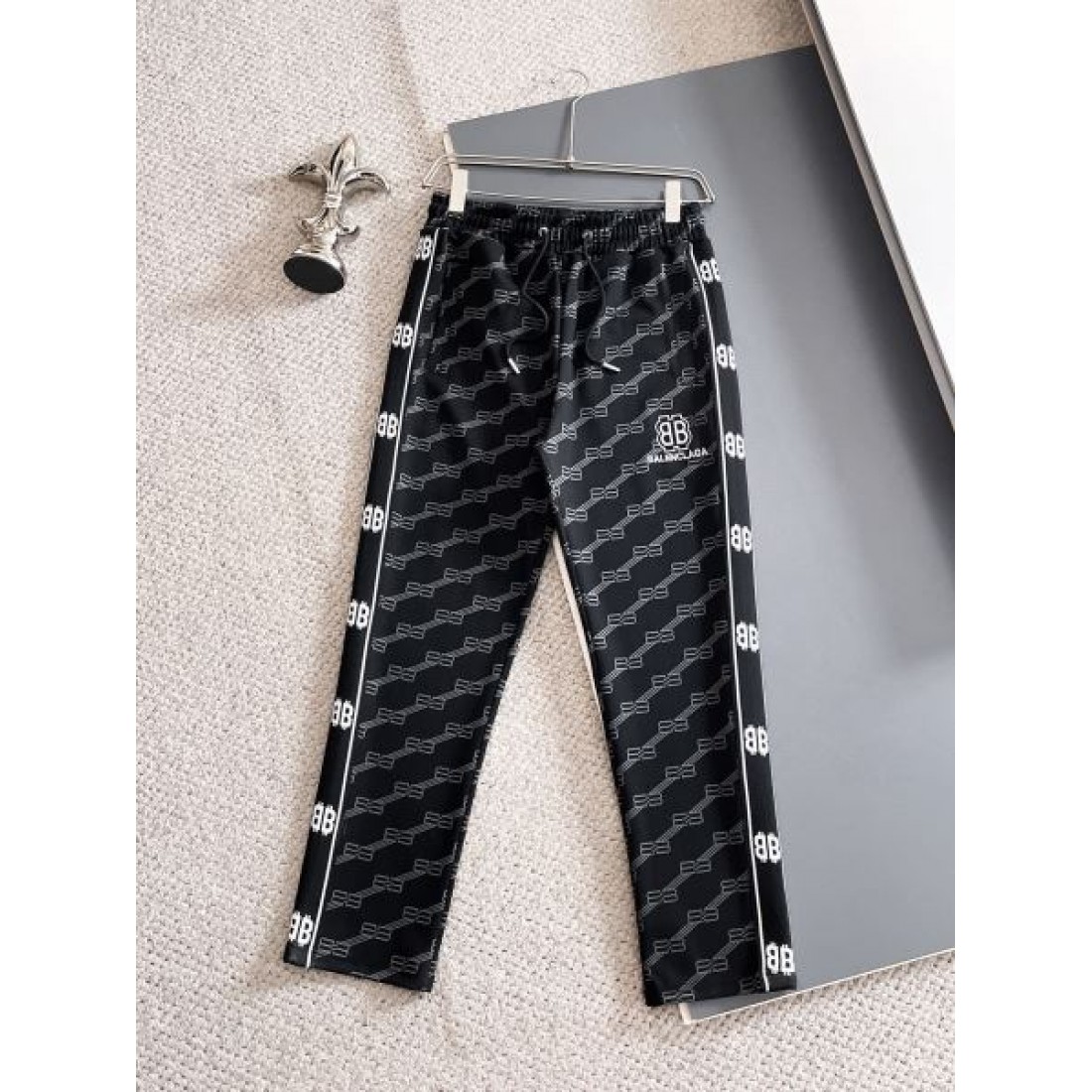 洗練された スタイリッシュ バレンシアガ BALENCIAGA コピー 上下セット モダン 高級感のある