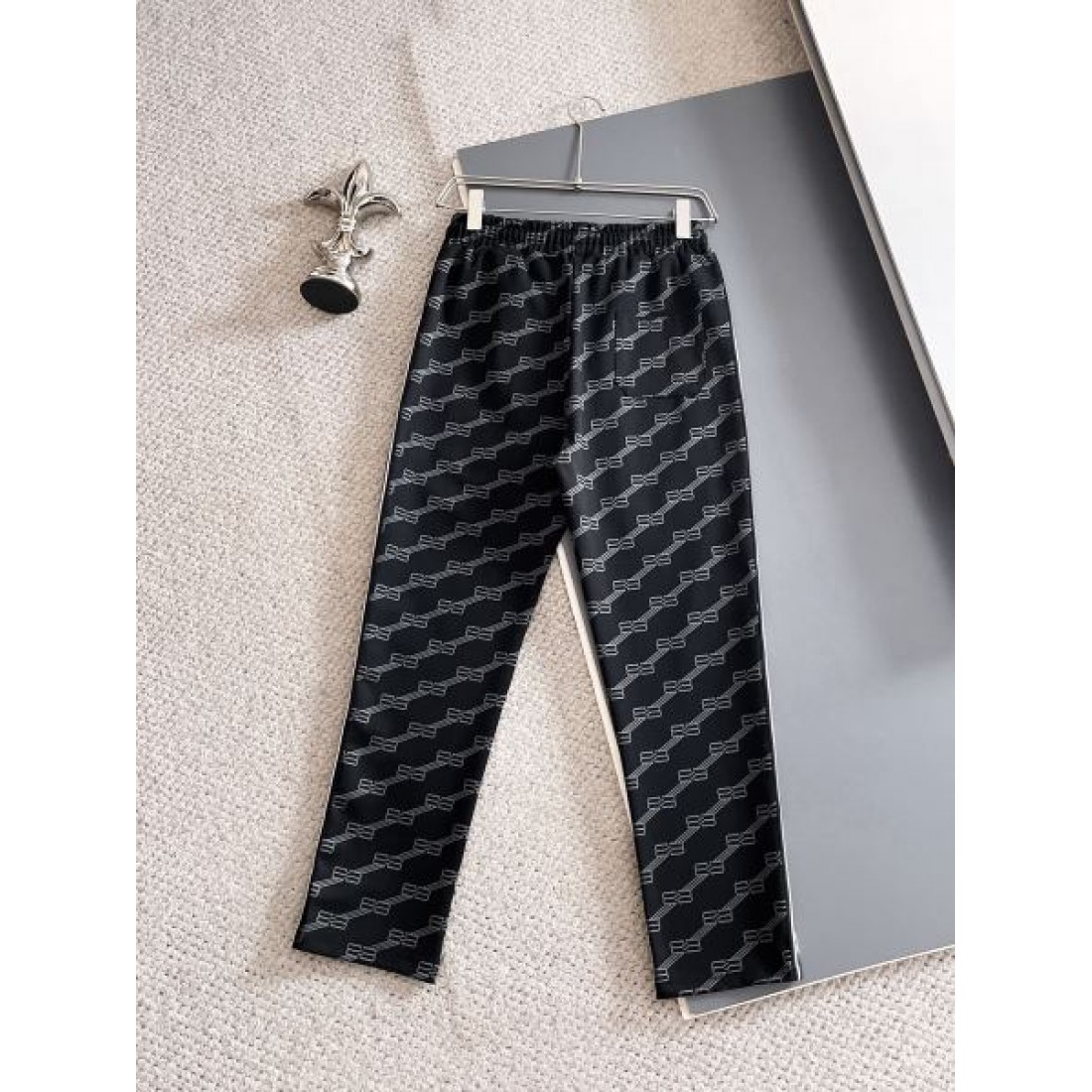 洗練された スタイリッシュ バレンシアガ BALENCIAGA コピー 上下セット モダン 高級感のある