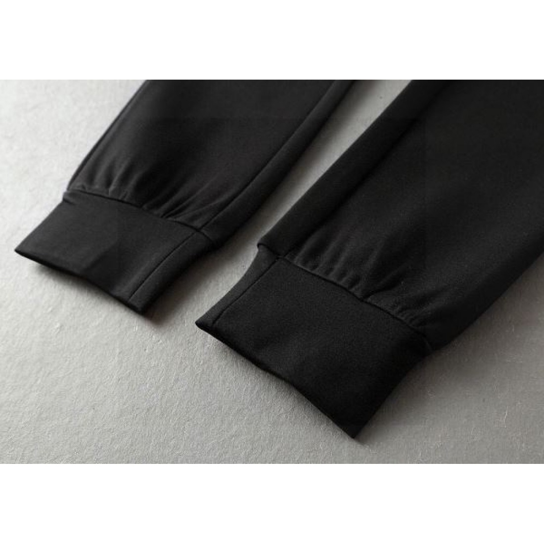 スタイリッシュ 上質 洗練された ルイヴィトン LOUIS VUITTON コピー 上下セット 