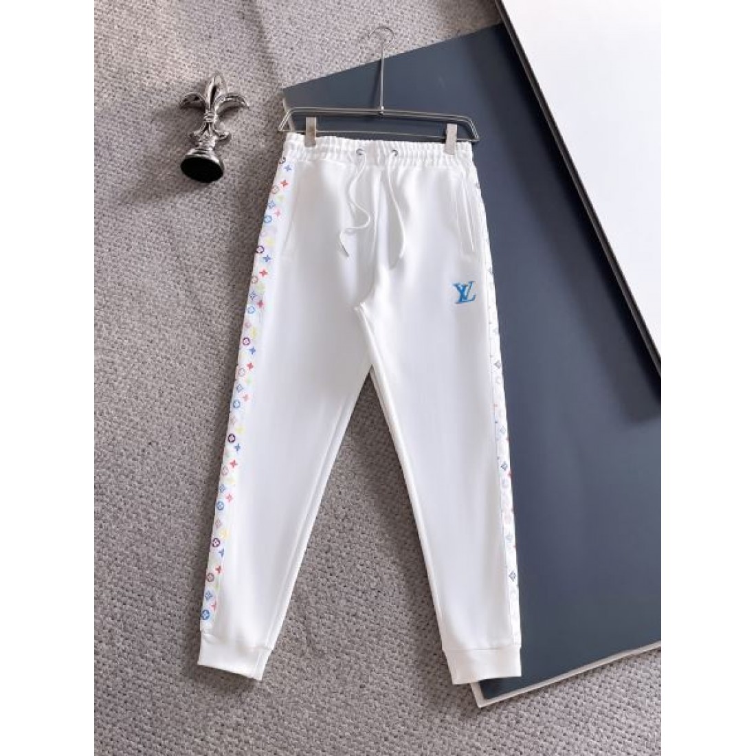 高級感のある 洗練された エレガント ルイヴィトン LOUIS VUITTON コピー 上下セット