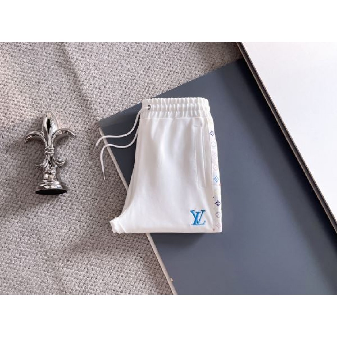 高級感のある 洗練された エレガント ルイヴィトン LOUIS VUITTON コピー 上下セット