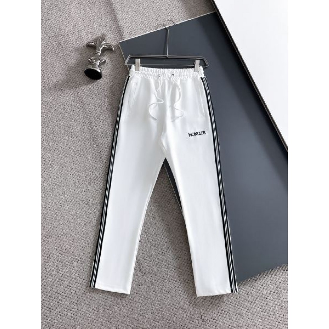  上質 落ち着いた 洗練された モンクレール MONCLER コピー 上下セット エレ