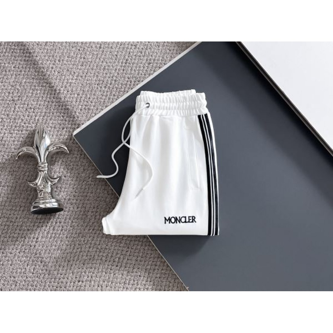  上質 落ち着いた 洗練された モンクレール MONCLER コピー 上下セット エレ