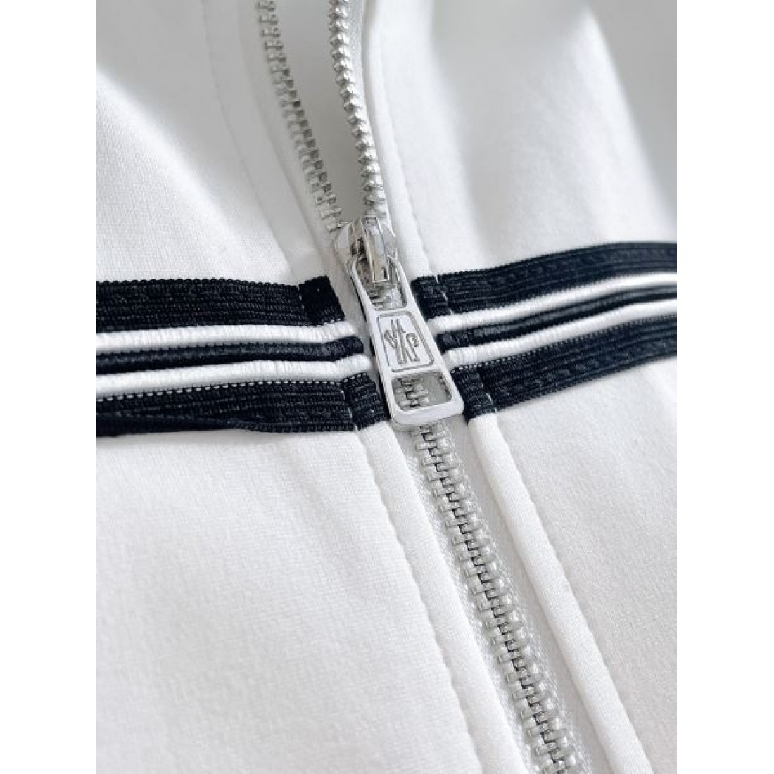  上質 落ち着いた 洗練された モンクレール MONCLER コピー 上下セット エレ