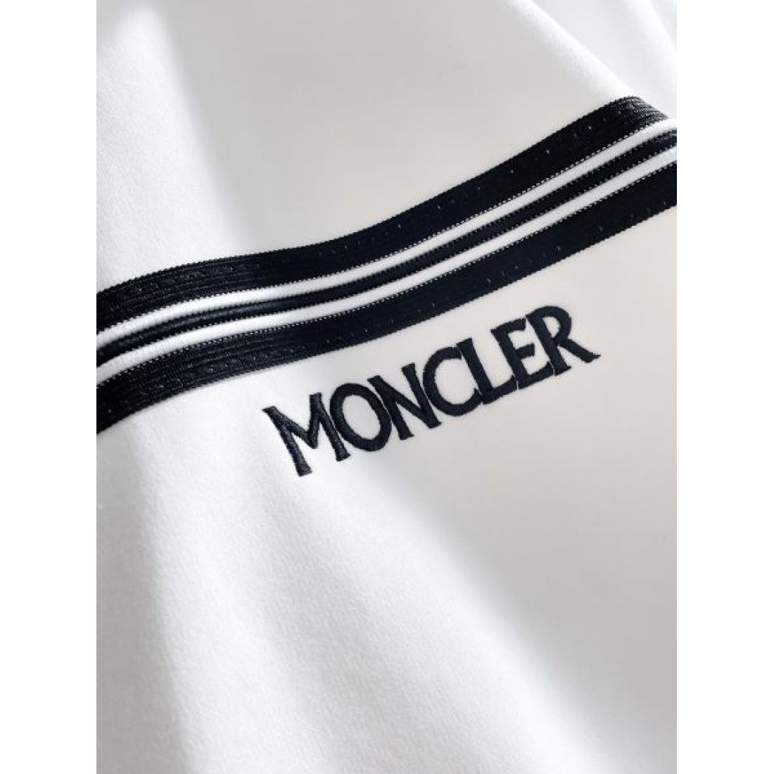  上質 落ち着いた 洗練された モンクレール MONCLER コピー 上下セット エレ