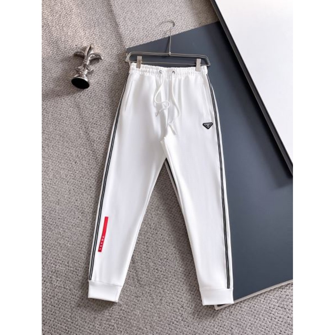 スタイリッシュ 洗練された 上品な プラダ PRADA コピー 上下セット エレガント