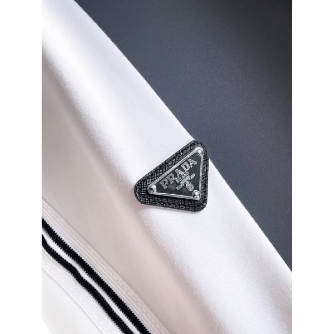 スタイリッシュ 洗練された 上品な プラダ PRADA コピー 上下セット エレガント