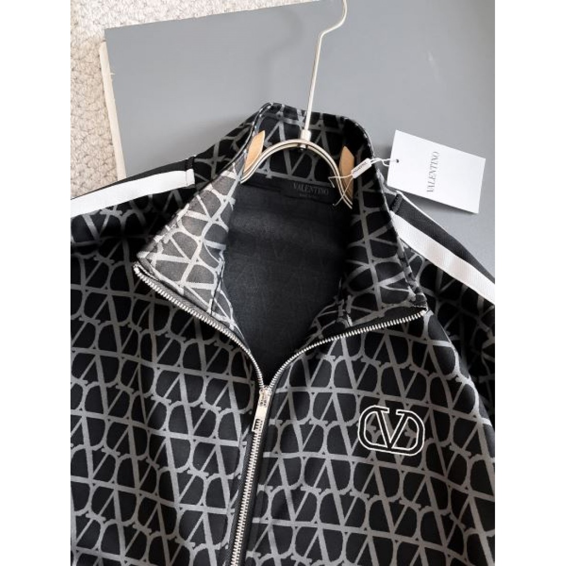 上質 洗練された エレガント ヴァレンティノ VALENTINO コピー 上下セット