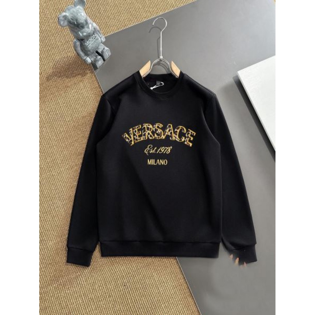 高級感のある スタイリッシュな ヴェルサーチェ VERSACE コピー 上下セット エレガント