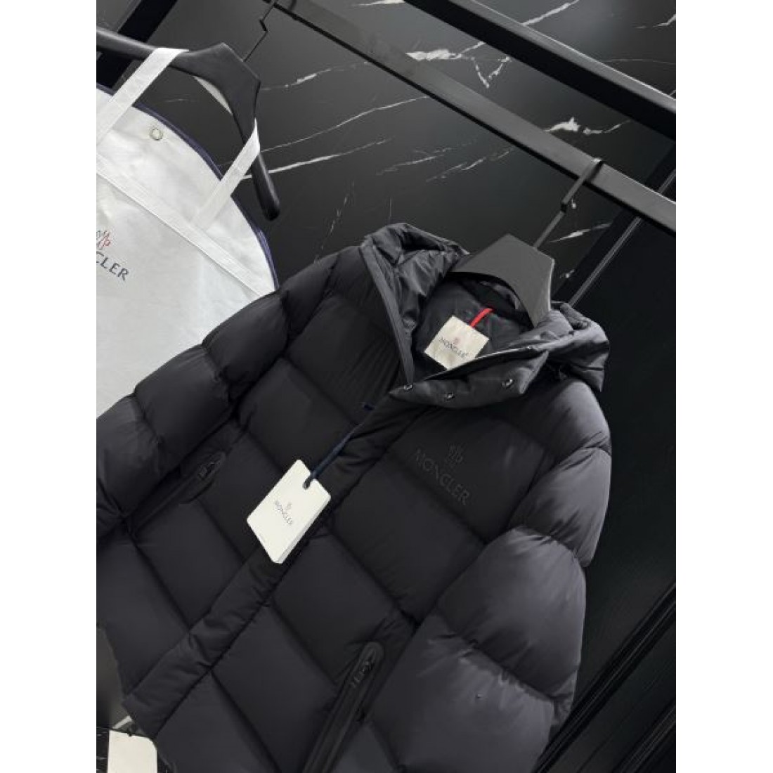 高級 洗練 モンクレール MONCLER コピー ダウンジャケット エレガント 上質