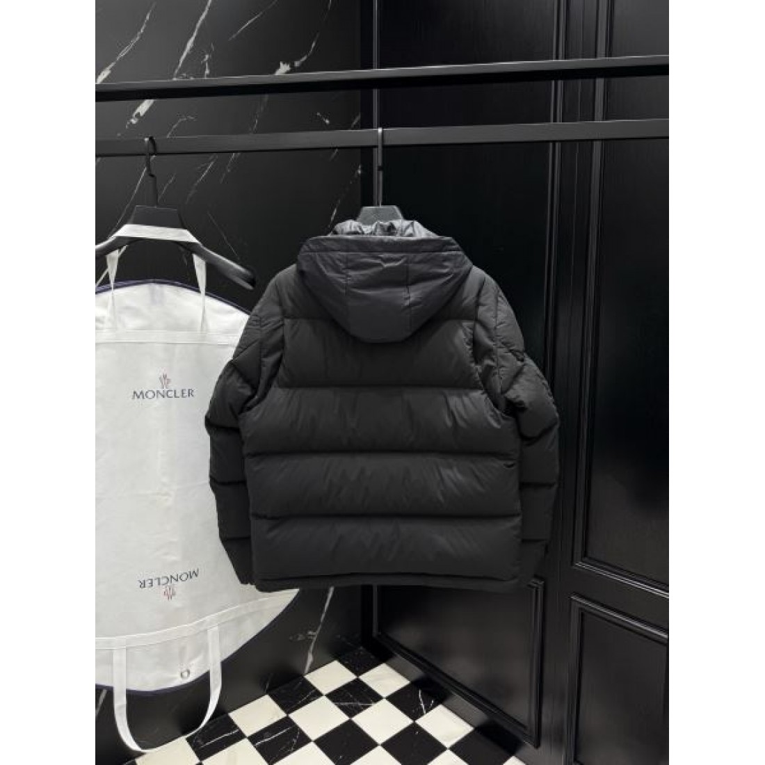 上質感のある 軽暖 しなやかな モンクレール MONCLER コピー ダウンジャケット