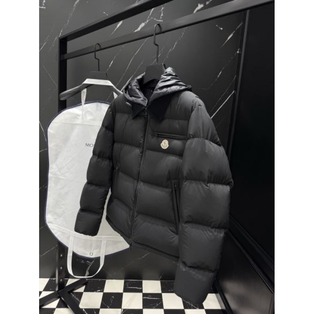 上質感のある 軽暖 しなやかな モンクレール MONCLER コピー ダウンジャケット
