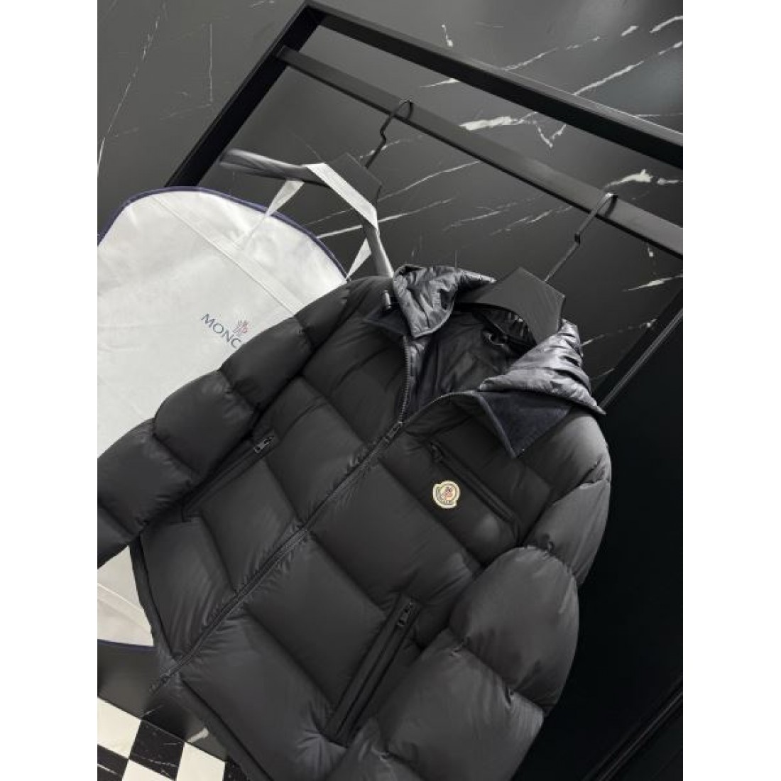 上質感のある 軽暖 しなやかな モンクレール MONCLER コピー ダウンジャケット