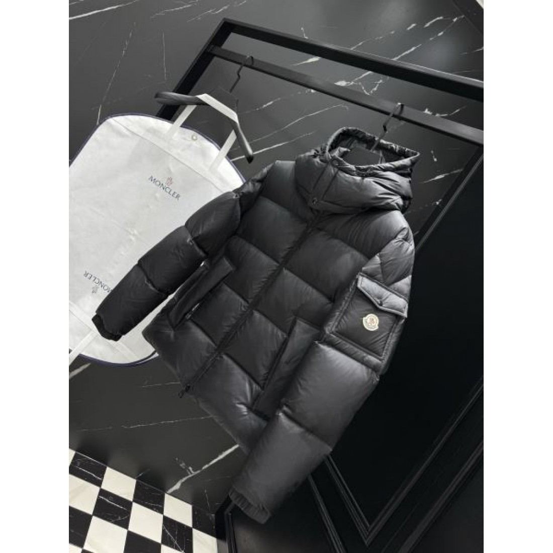 落ち着いた スタイリッシュ 暖かい モンクレール MONCLER コピー ダウンジャケット