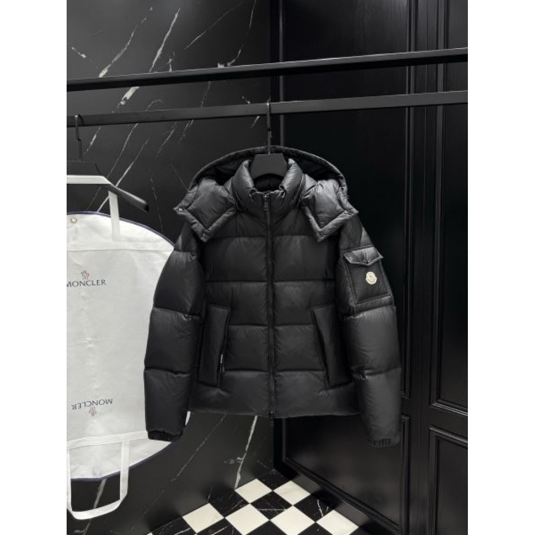 落ち着いた スタイリッシュ 暖かい モンクレール MONCLER コピー ダウンジャケット