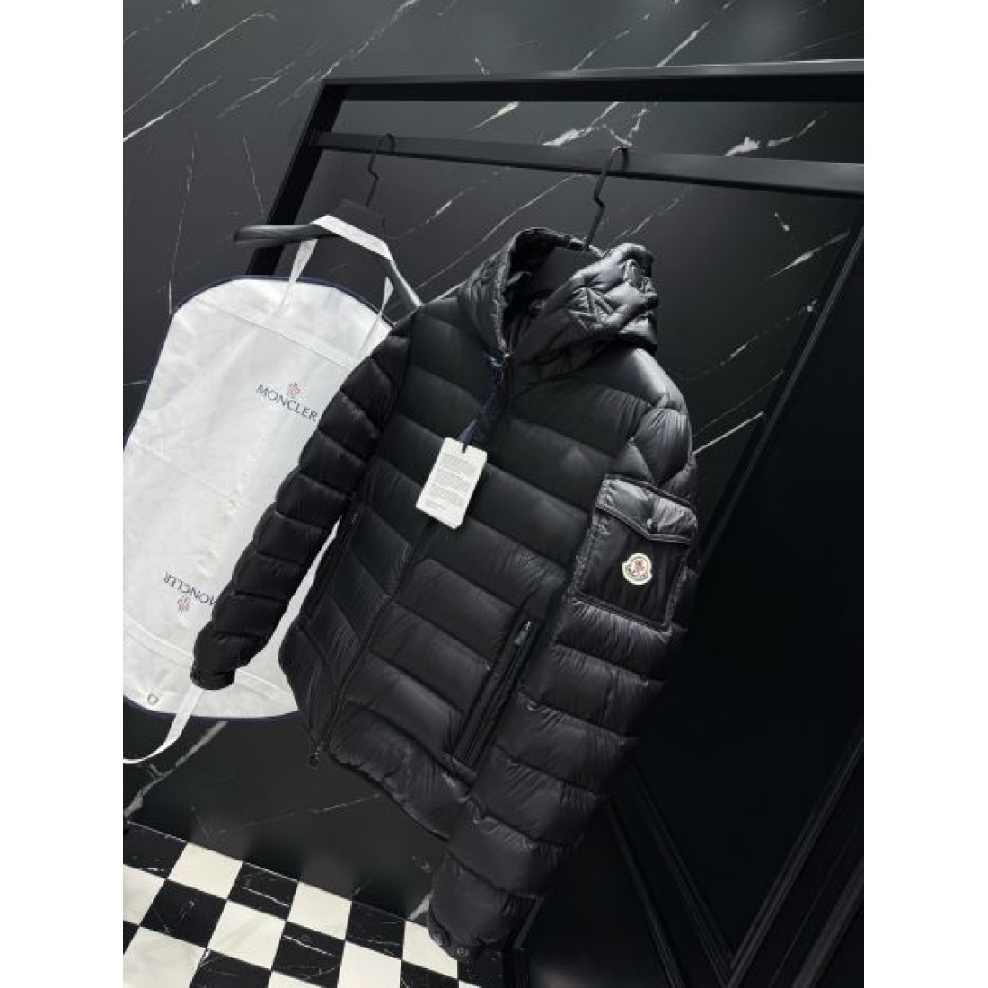  クラシック 高級 洗練された モンクレール MONCLER コピー ダウンジャケット 長持ち