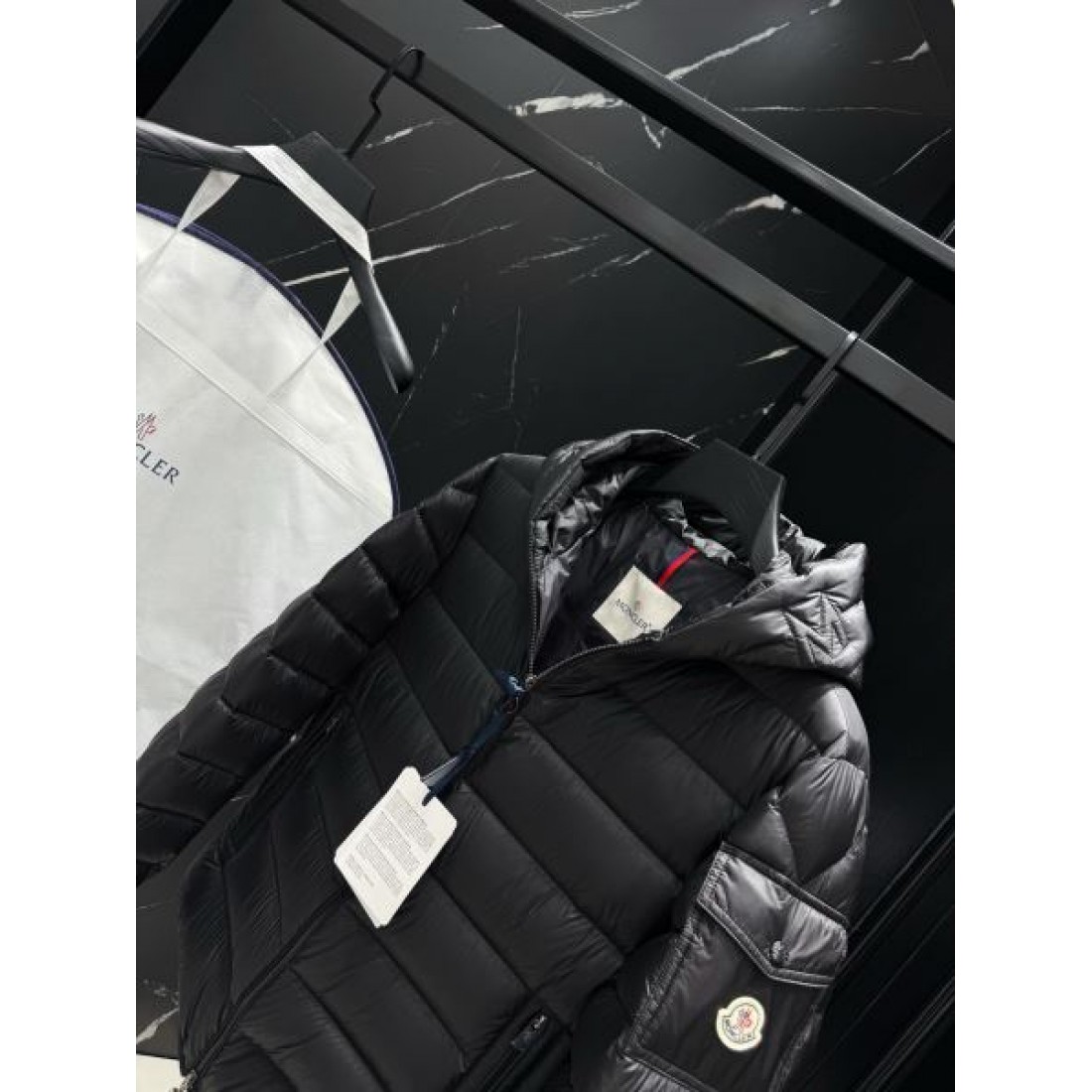  クラシック 高級 洗練された モンクレール MONCLER コピー ダウンジャケット 長持ち